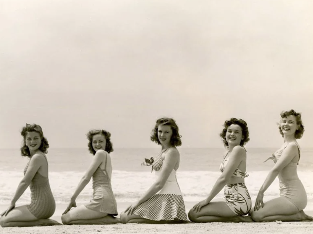 31 '50s Beach Pics to Kick Off Memorial Day Weekend